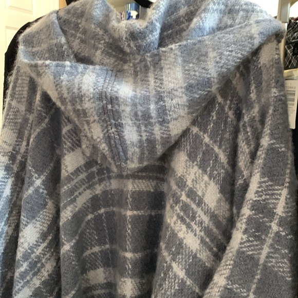 Ulla Popken NWOT stunning pale blue plaid hooded ruana . Fringed . Beautiful!! - Picture 7 of 12